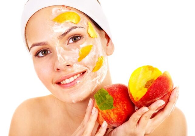 Η μάσκα φρούτων είναι ένας πολύ καλός τρόπος για να φωτίσετε, να θρέψετε και να αναζωογονήσετε την επιδερμίδα του προσώπου. 